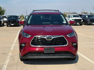 Used 2021 Toyota Highlander Limited FWD video 2