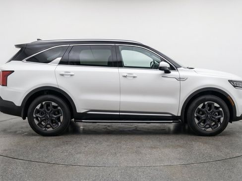 Used 2024 Kia Sorento S AWD/4WD image 11