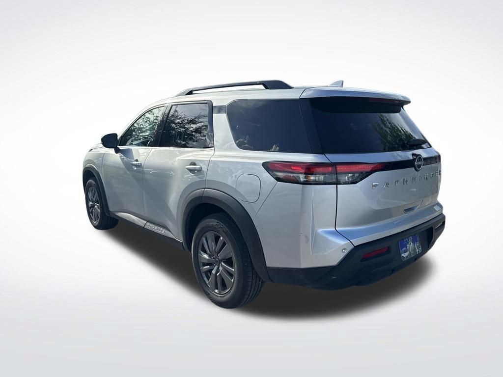 Used 2025 Nissan Pathfinder SV FWD image 6