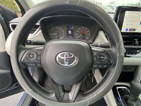 Used 2023 Toyota Corolla Cross L image 17