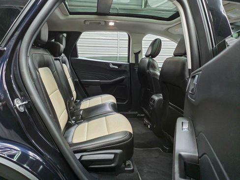 Used 2021 Ford Escape Titanium w/ Titanium Elite Package FWD image 16