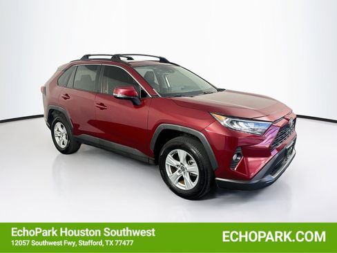 Used 2019 Toyota RAV4 XLE w/ Convenience Package FWD image 1