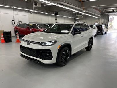 New 2025 Volkswagen Tiguan SE R-Line