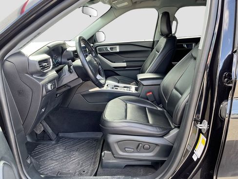 Used 2022 Ford Explorer XLT w/ Equipment Group 202A AWD/4WD image 22