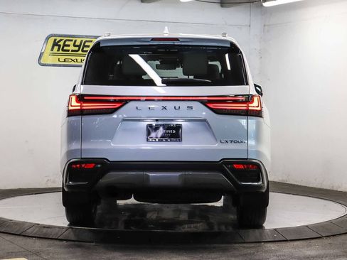 Certified 2025 Lexus LX 700h Luxury AWD/4WD image 3