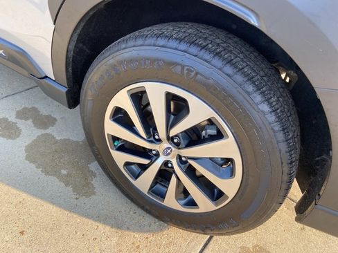 Used 2024 Subaru Outback Premium AWD/4WD image 18