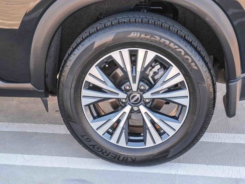 Used 2023 Nissan Rogue SV FWD image 9