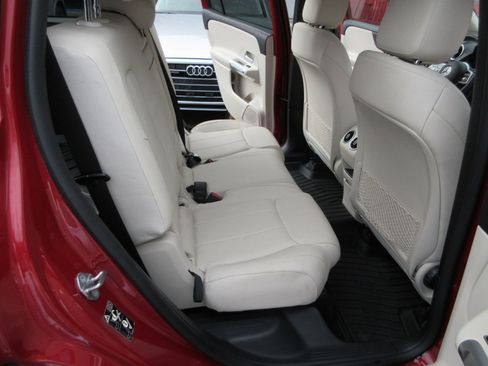 Used 2022 Mercedes-Benz GLB 250 4MATIC image 30