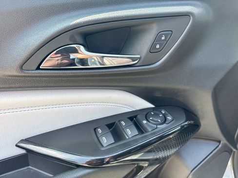 Used 2025 Chevrolet Trax LT FWD image 13