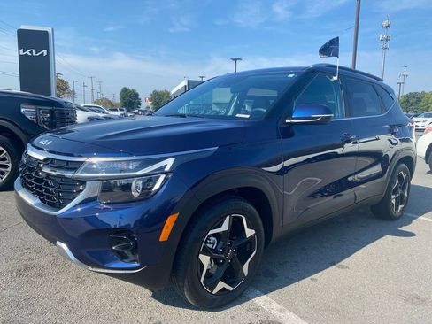 Certified 2024 Kia Seltos EX FWD image 3