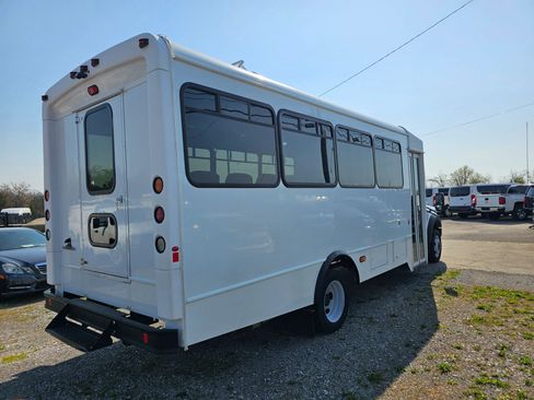 Used 2017 Ford F550 2WD Regular Cab Super Duty w/ XL Value Package image 16