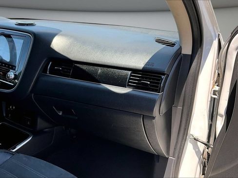 Used 2020 Mitsubishi Outlander SE AWD/4WD image 27