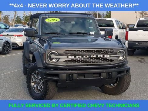 Used 2024 Ford Bronco Badlands image 2