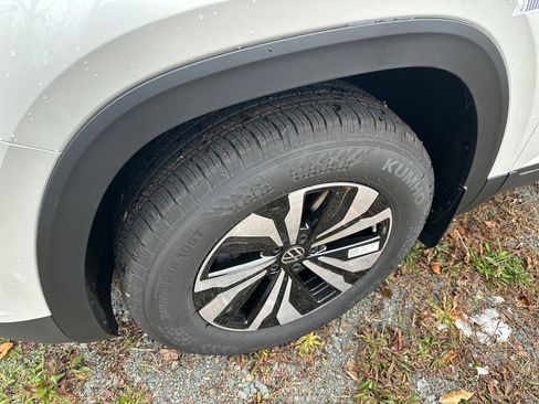 New 2026 Volkswagen Atlas Cross Sport SE AWD/4WD image 2
