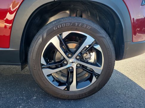 Used 2025 Chevrolet Trax RS FWD image 8