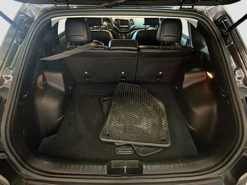 Used 2019 Jeep Cherokee Latitude Plus w/ Cold Weather Group image 28