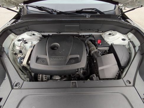 Used 2018 Volvo XC90 T6 Momentum w/ Convenience Package image 31