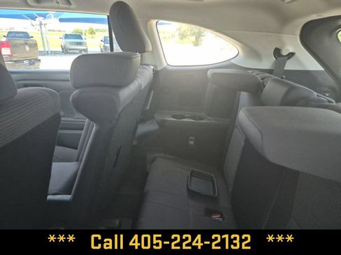 Used 2024 Toyota Highlander LE FWD image 23