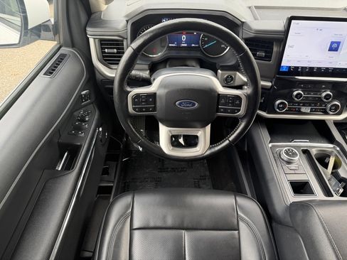 Used 2024 Ford Expedition XLT image 16