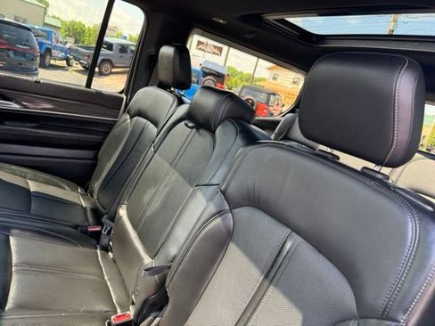 Used 2022 Jeep Wagoneer Series III w/ Premium Group I AWD/4WD image 4