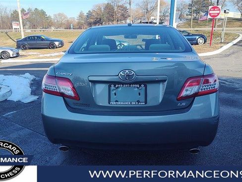 Used 2010 Toyota Camry LE image 4
