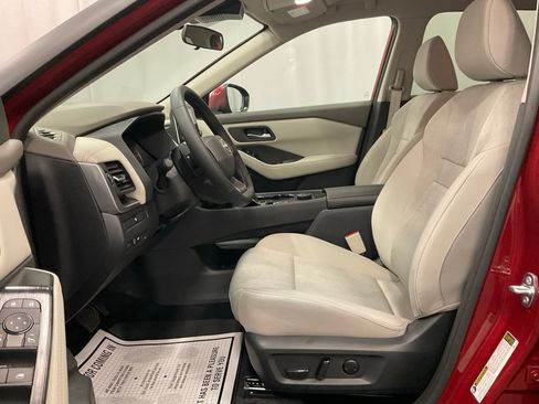 Used 2025 Nissan Rogue SV AWD/4WD image 13