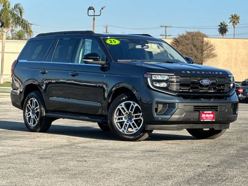 Certified 2025 Ford Expedition Active image 2