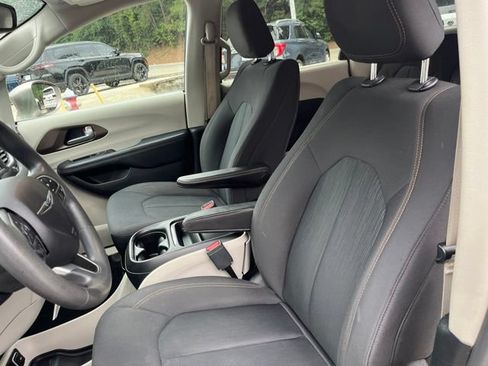 Used 2018 Chrysler Pacifica Touring Plus FWD image 8
