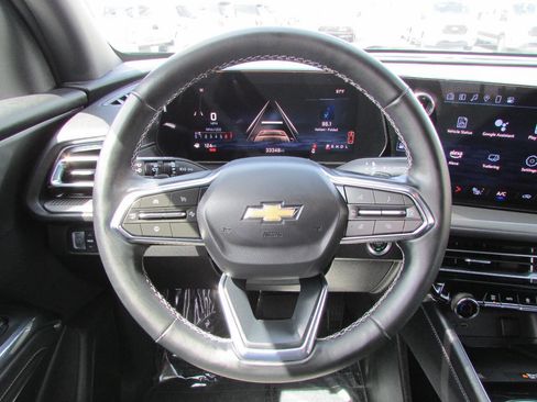 Used 2025 Chevrolet Traverse LT FWD image 22