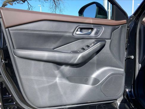 Used 2023 Nissan Rogue SL w/ SL Premium Package image 21