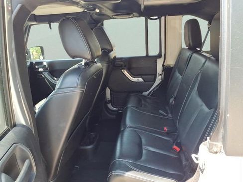 Used 2013 Jeep Wrangler Unlimited Sahara w/ Dual Top Group AWD/4WD image 7