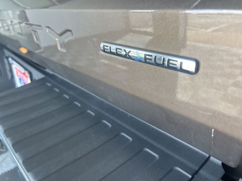 Used 2017 Ford F250 XLT w/ XLT Premium Package AWD/4WD image 7
