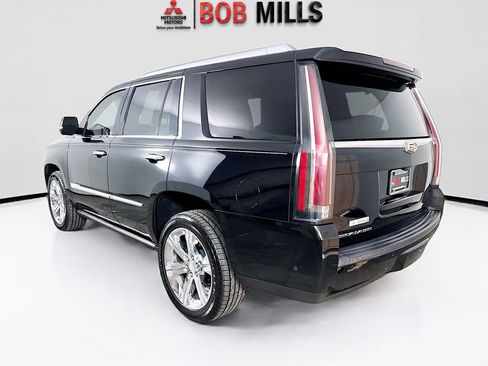 Used 2017 Cadillac Escalade Premium Luxury AWD/4WD image 5