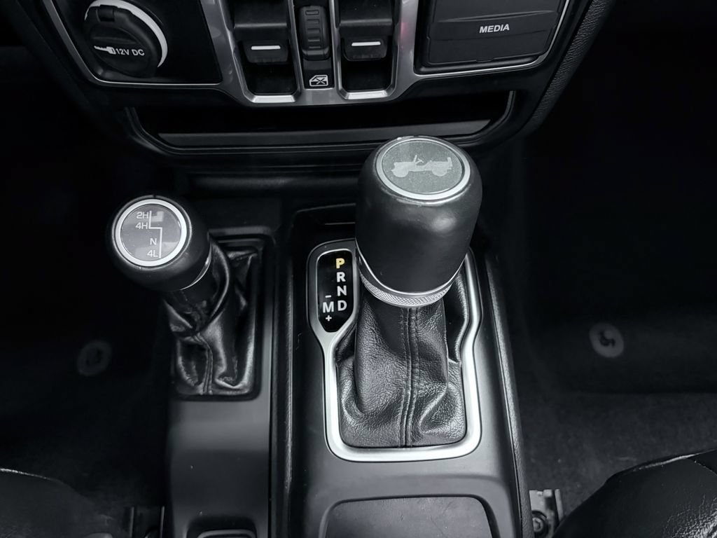 Used 2022 Jeep Wrangler Unlimited Sahara AWD/4WD image 21