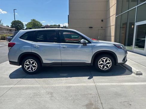 Used 2024 Subaru Forester Premium AWD/4WD image 1
