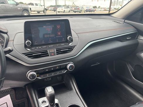 Used 2019 Nissan Altima 2.5 SR FWD image 11
