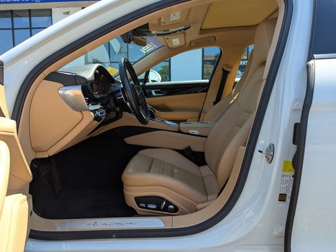 Used 2018 Porsche Panamera RWD image 12