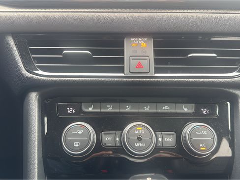 Used 2023 Volkswagen Taos SEL AWD/4WD image 17