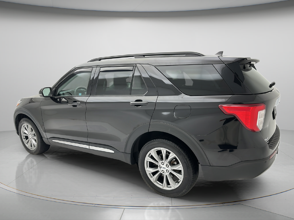 Used 2023 Ford Explorer XLT w/ Equipment Group 202A AWD/4WD image 4