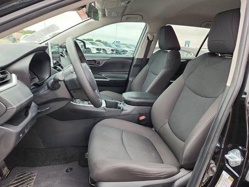 Used 2024 Toyota RAV4 LE FWD image 13