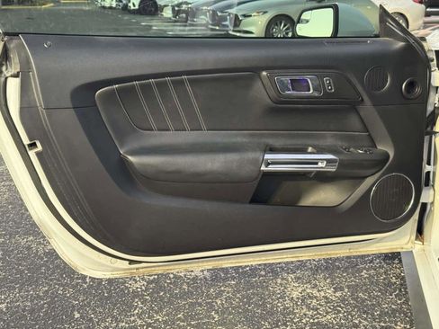 Used 2016 Ford Mustang Premium image 11