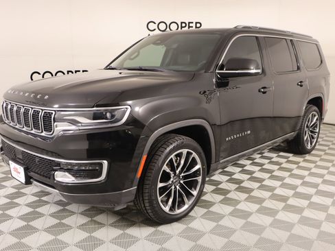 Used 2022 Jeep Wagoneer Series III w/ Premium Group I AWD/4WD image 11