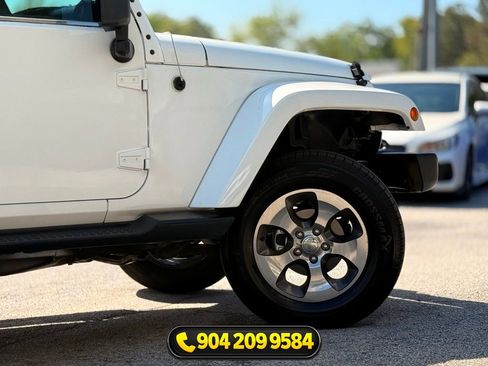 Used 2017 Jeep Wrangler Unlimited Sahara w/ Connectivity Group AWD/4WD image 6