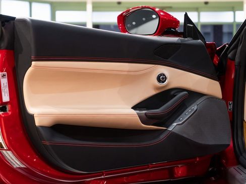 Certified 2023 Ferrari Portofino M image 23