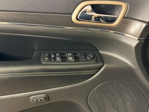 Used 2017 Jeep Grand Cherokee Limited RWD image 13