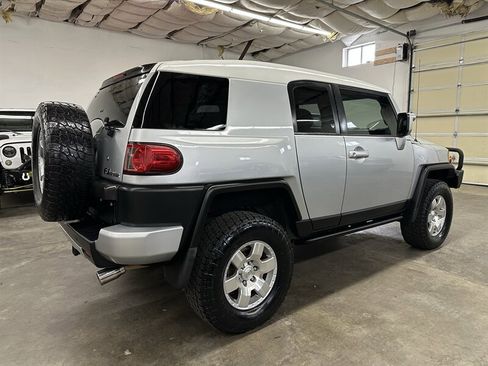 Used 2007 Toyota FJ Cruiser 4WD image 3
