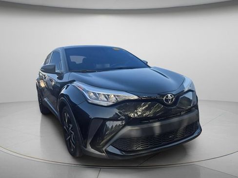 Used 2020 Toyota C-HR XLE FWD image 4