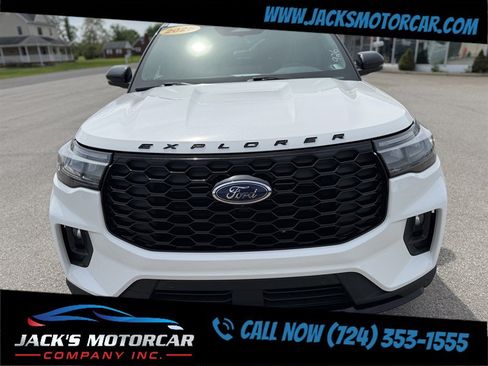 Used 2025 Ford Explorer ST-Line w/ ST-Line Street Pack AWD/4WD image 8
