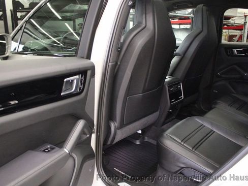 Used 2021 Porsche Cayenne Coupe AWD/4WD image 32