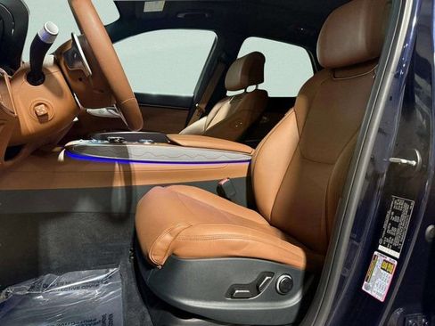 Used 2025 Genesis GV70 2.5T w/ Advanced Package image 27